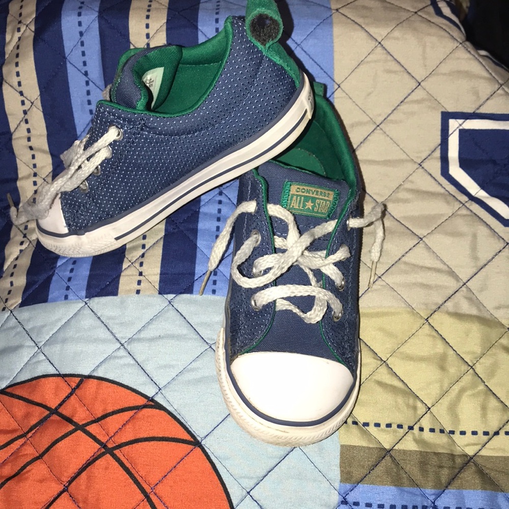 Converse tennis shoes